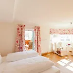 Marinella Garni Konukevi 4*