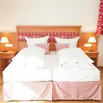 بيت ضيافة Marinella Garni 4*