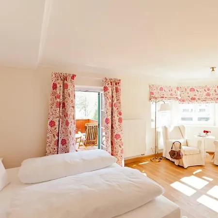 Marinella Garni 게스트하우스 4*