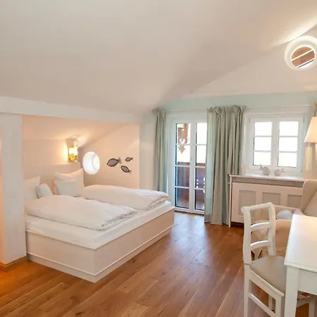 Konukevi Marinella Garni 4*